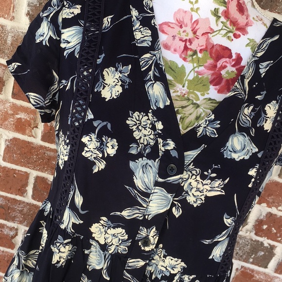 Sadie Robertson navy floral dress - Picture 2 of 2